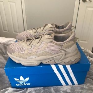 🚫SOLD🚫Women’s Ozweego Adidas Shoes Size 8